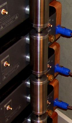 Clarus Helios monoblokk torony egyedi tápkábelekkel Clarus Helios monoblokk torony