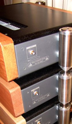 Clarus Helios monoblokk torony, természetes léghűtés kéménnyel Clarus Helios monoblokk torony